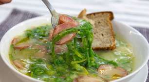 Nem calabresa, nem bacon: essa é a carne mais saudável e gostosa para colocar na sua sopa de ervilha