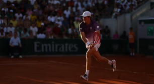 João Fonseca vira contra nº 72, vence batalha de quase 4h e vai encarar Djokovic em Roland Garros