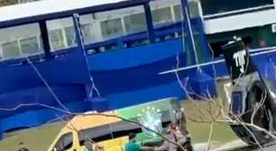 Ovacionado por fãs, Neymar se apresenta à Seleção Brasileira na Granja Comary