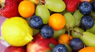 O que torna o açúcar presente nas frutas menos prejudicial à saúde do que o encontrado em ultraprocessados