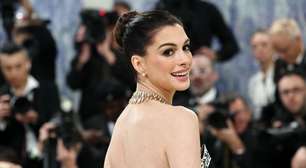 Força e postura: conheça o exercício de apenas 30 minutos de Anne Hathaway