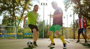 Copa do Mundo: futebol entre amigos pode aumentar risco de lesões em amadores