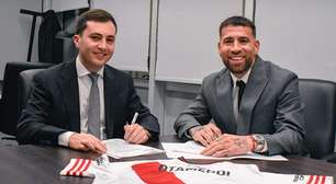 River Plate anuncia contratação de Otamendi