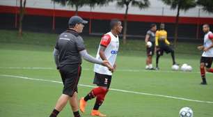 Ex-Atlético-GO pode reforçar clube da Série B após interesse da Chapecoense