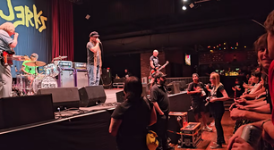 Lenda do Punk detona ativistas pró-Trump, que são expulsos de show: "não temos que nos aliar"