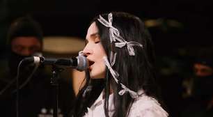 Poppy regrava "Hand in My Pocket", de Alanis Morissette, para trilha de filme