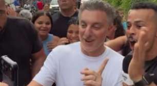 Vídeo: Luciano Huck grava em comunidade do Recife e chama atenção de moradores