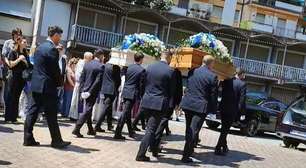 Funerais de italianos mortos em mergulho nas Maldivas reúnem centenas de pessoas