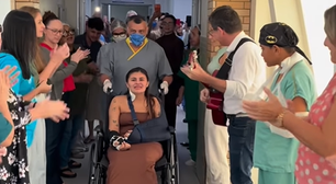 Após um mês internada, jovem que teve mão decepada no CE recebe alta e se emociona com homenagem