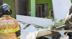 Avião de pequeno porte cai sobre casa em Nova Iguaçu (RJ); piloto morre