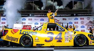 NASCAR Truck: Layne Riggs vence em Nashville após disputa na última volta
