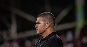 Ex-Vila Nova assume time na zona de rebaixamento da Série B
