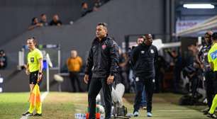 Jair Ventura admite foco dividido e vê desgaste cobrar preço após derrota do Vitória para o Santos