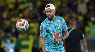 Neymar brinca com bola e 'resenha' com presidente da CBF antes de amistoso entre Brasil e Panamá
