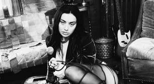 O que Martin Scorsese está fazendo na capa do novo álbum da Charli xcx?
