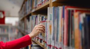 Governo lança programa que paga R$ 100 para brasileiros que lerem livros