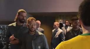 Seleção visita museu da CBF antes do embarque e busca inspiração nos cinco títulos mundiais