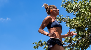 Como correr aos 50 anos? Especialistas revelam que alternar corrida leve com trote por 30 minutos já é suficiente