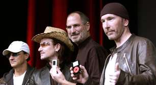 O U2 implorou a Steve Jobs para que lhes pagasse com ações da Apple: ele não só os convenceu a trabalhar de graça, como também pediu que promovessem uma edição especial do iPod