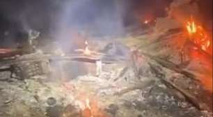 Corpo carbonizado é encontrado ao lado de cabana destruída por incêndio em São Leopoldo