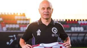 Iniesta inicia carreira como treinador nos Emirados Árabes Unidos