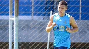 Grêmio recebe consulta do exterior por meia e sua saída pode ser facilitada