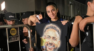 Adolescente fã de Neymar chora por não conseguir foto e planeja como comemorar o hexa