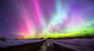 O que é a aurora boreal e por que esse fenômeno ilumina o céu com tons de verde, rosa e violeta