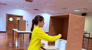 Eleição simulada leva debate sobre cidadania para dentro da sala de aula em Porto Alegre