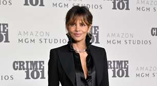 Nem bolo, nem pão branco: doença sem cura fez Halle Berry, hoje aos 59 anos, adotar dieta cetogênica; atriz toma uma taça de vinho por dia. 'Me ajudou a ficar em forma'