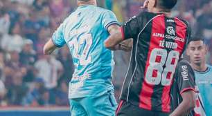 De virada e com um a mais, Vitória larga na frente na final do Nordestão