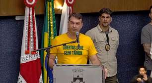 Sem provas, Flávio Bolsonaro diz que Lula enviou sinal a facções criminosas para executá-lo