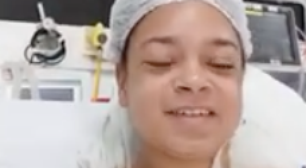 Jovem atacada por tubarão no Recife reencontra médico e tranquiliza: 'Vai dar tudo certo'