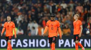 Memphis entra no segundo tempo, mas Holanda é superada pela Argélia em amistoso antes da Copa