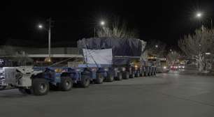 O tatuzão de 137 toneladas da Austrália que precisou de um caminhão de 152 rodas para ser transportado