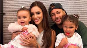 'Me deparo com coisas horríveis': esposa de Neymar, Bruna Biancardi reage à ataques e crimes contra Mavie e Mel, filhas com o jogador