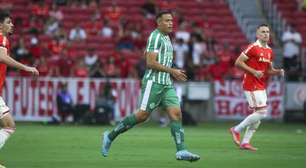 Grêmio monitora Mandaca e avalia investida por volante do Juventude