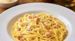 Macarrão à carbonara fácil e autêntico, sem creme de leite