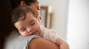 Técnica de 12 segundos para fazer o bebê dormir viraliza: entenda o que há por trás do truque