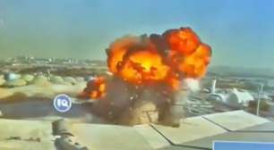 Drone militar atinge aeroporto e causa enorme explosão no Kuwait; veja o momento