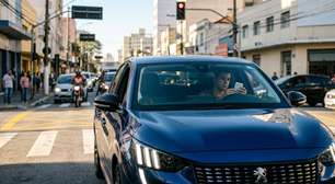 Adeus ao hatch sem presença: este francês usa painel futurista e visual de carro caro para brigar entre os compactos