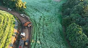 Vazamento de agrotóxico atinge curso d'água após acidente com maquina agrícola no RS