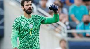 Julio Cesar sai em defesa de Alisson e destaca confiança de Ancelotti no goleiro da Seleção