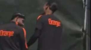Depay dá entrada dura em companheiro durante treino da Holanda