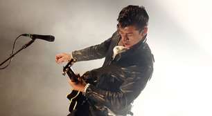 O amadurecimento musical do Arctic Monkeys em 'Suck It and See'