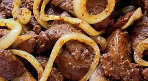 Fígado acebolado super macio e com um tempero especial, para você servir bem suculento