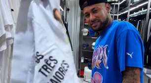 Neymar mostra foto com Messi em cueca: "Os três maiores"