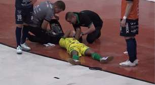 Jogador da Chapecoense é atingido por lâmpada durante partida do Catarinense