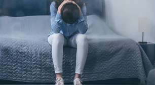 Sonhar com dentes caindo: o que a psicologia explica sobre ansiedade, medo de perda de controle e estresse mental