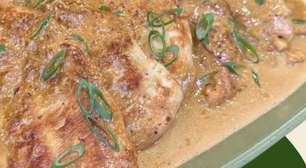 Frango ao molho de creme de leite bem temperado, para uma refeição rápida, prática e saborosa